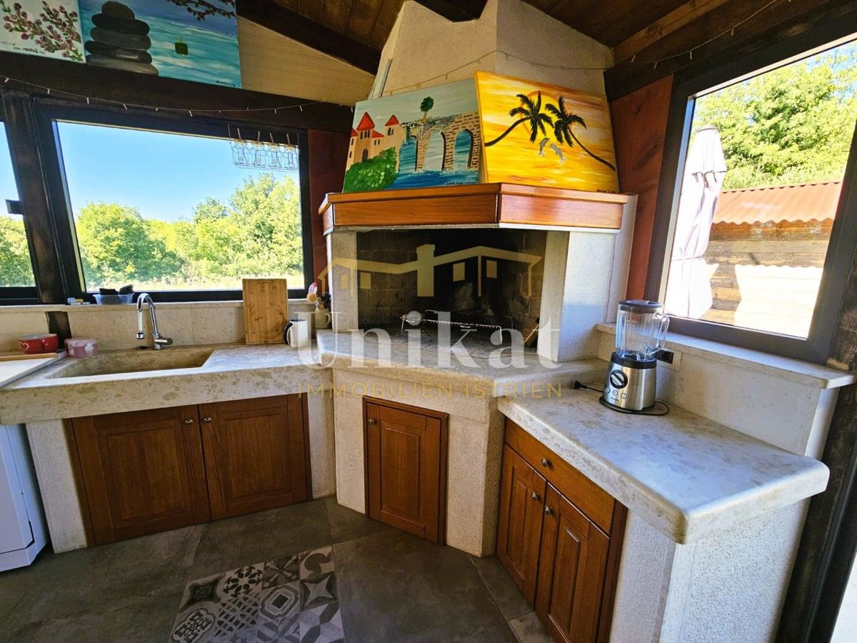 Villetta indipendente - piscina, garage e grande giardino